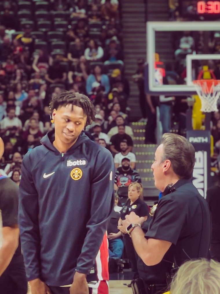 Peyton Watson at a Nuggets preseason game